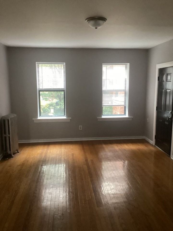 S Clyde Ave 1B, Chicago, IL 60649 1 Bedroom Apartment for 1,174/month