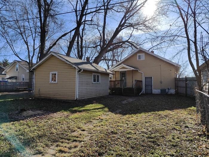 1321 Wagner Ave - Photo 2 of 15