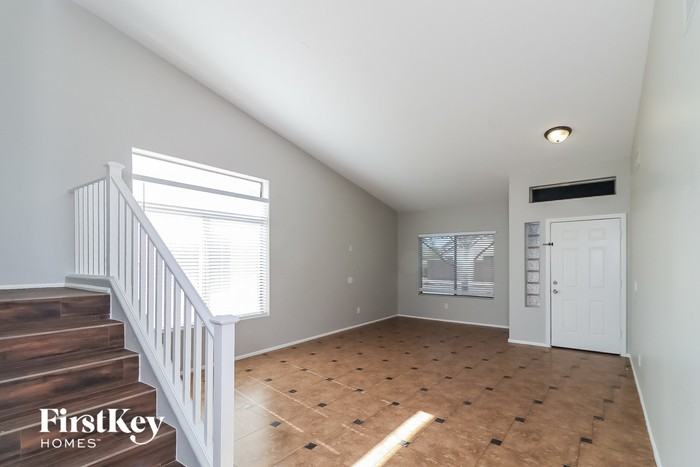 8605 S 49th Dr - Photo 2 of 15