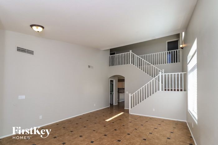 8605 S 49th Dr - Photo 3 of 15