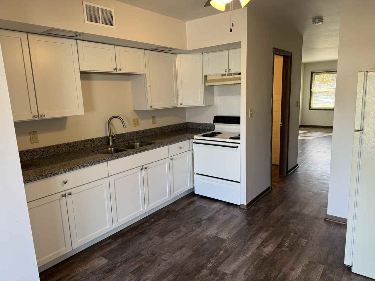 212 W Grant St #11 - Photo 3 of 5