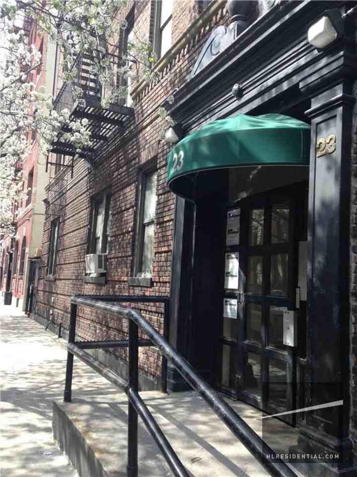 W 131st St #11