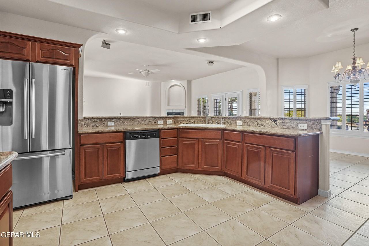 1123 Calle Parque Dr - Photo 2 of 50