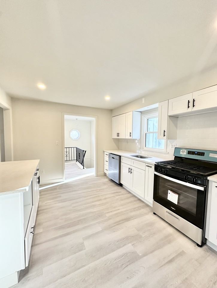 139 South Kensico Avenue - Photo 3 of 16