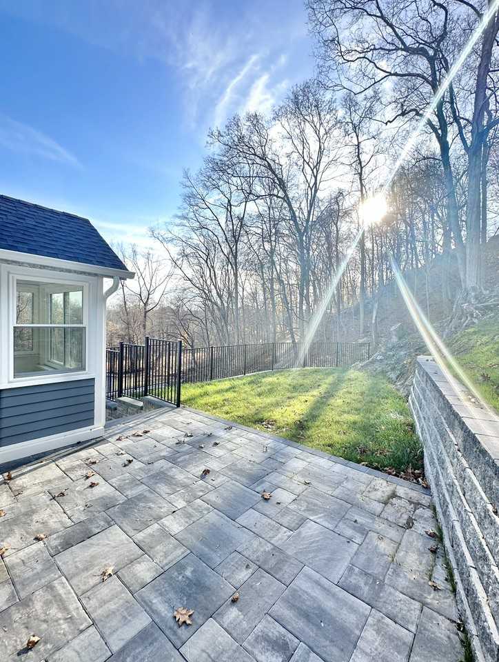 139 South Kensico Avenue - Photo 2 of 16