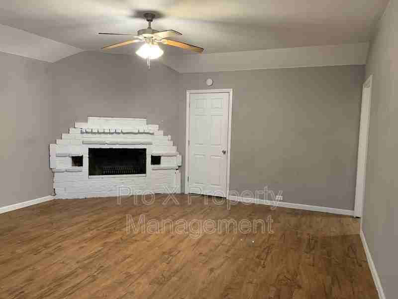 1310 W 21st St - Photo 3 of 10