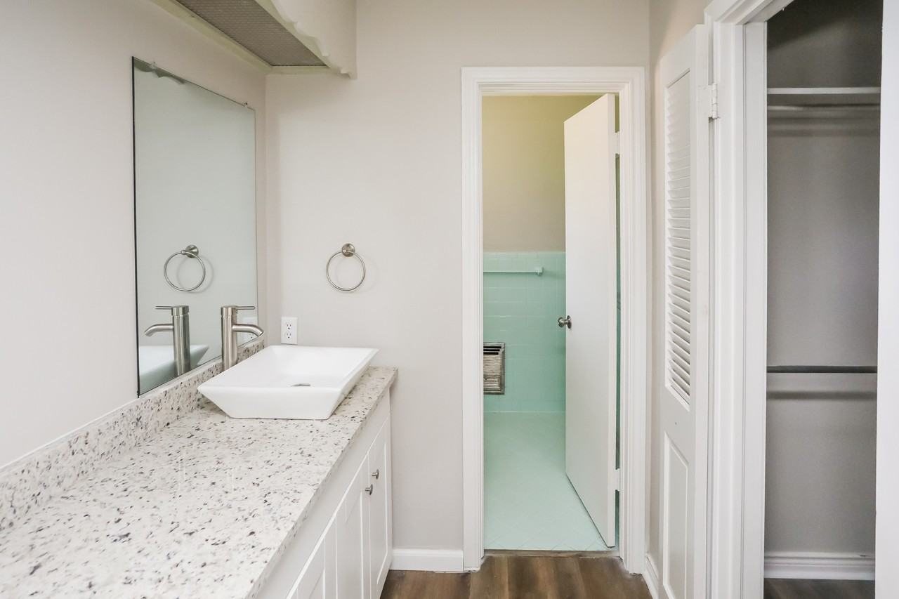 432 Brook Valley Ln - Photo 3 of 20