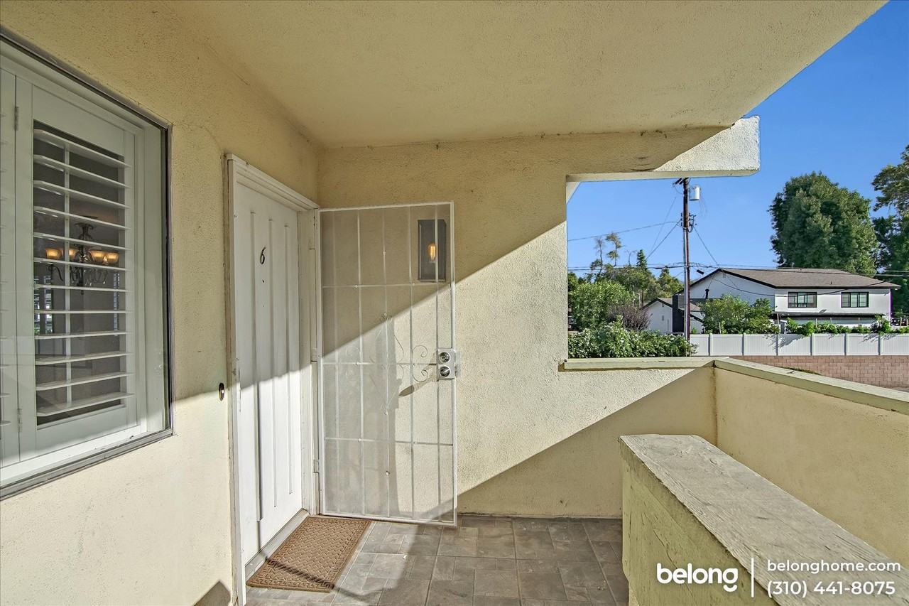 16755 Parthenia St #6 - Photo 6 of 44