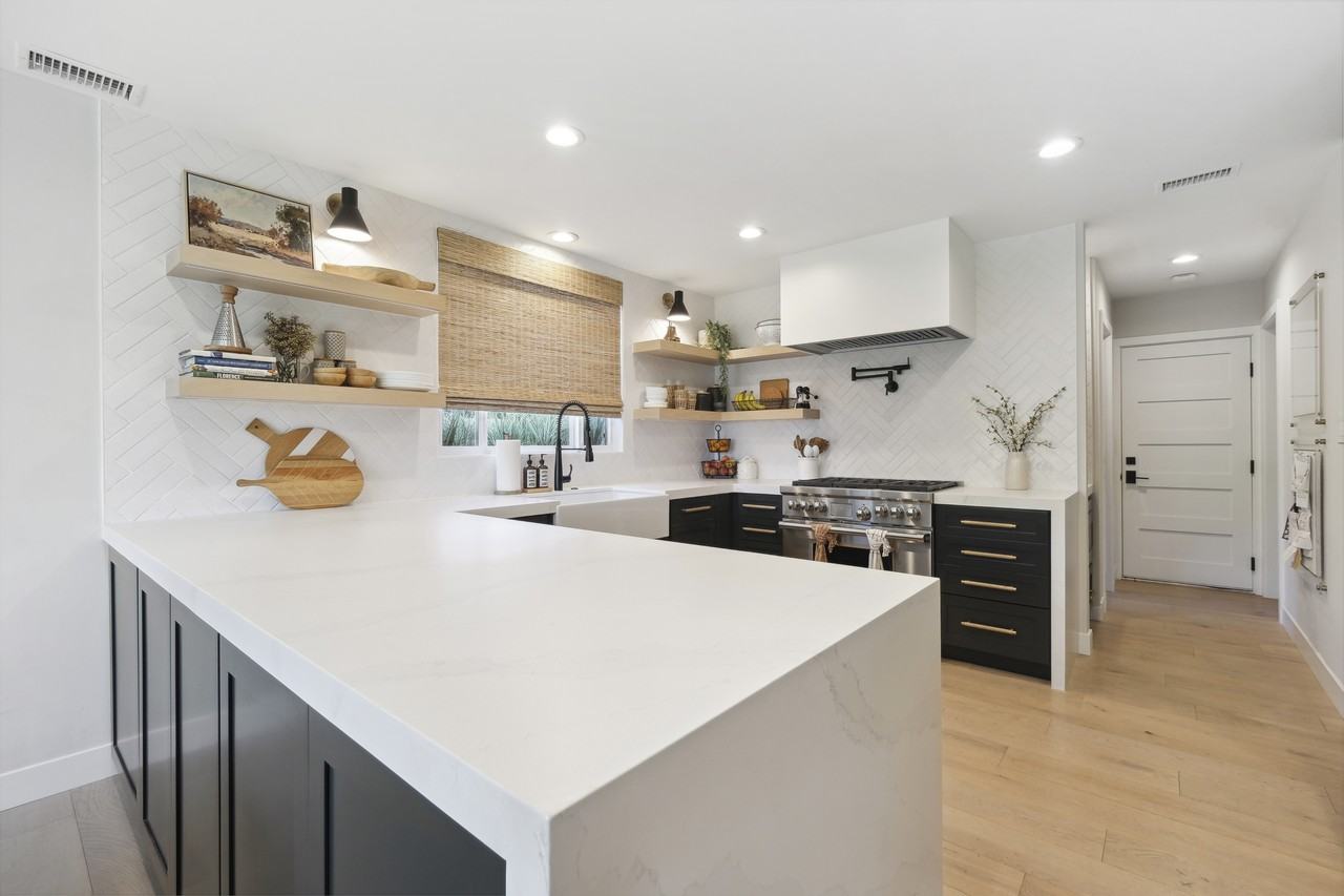 5615 Madra Ave #NA - Photo 2 of 3