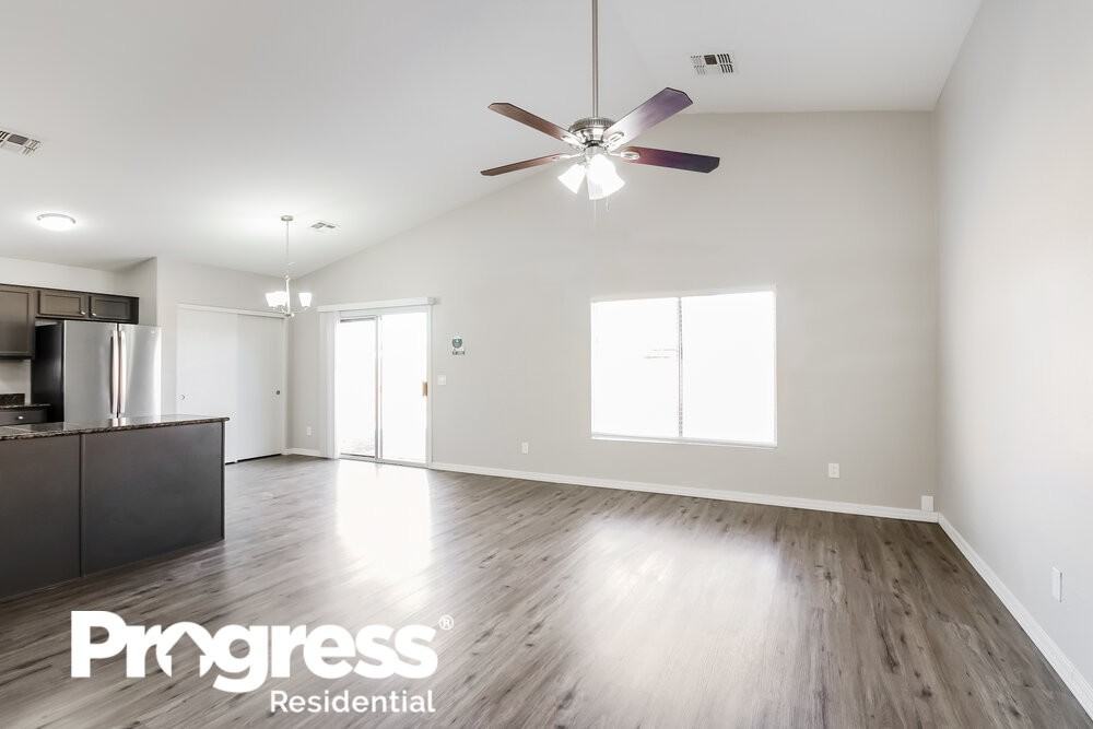 12732 W Larkspur Rd - Photo 3 of 16