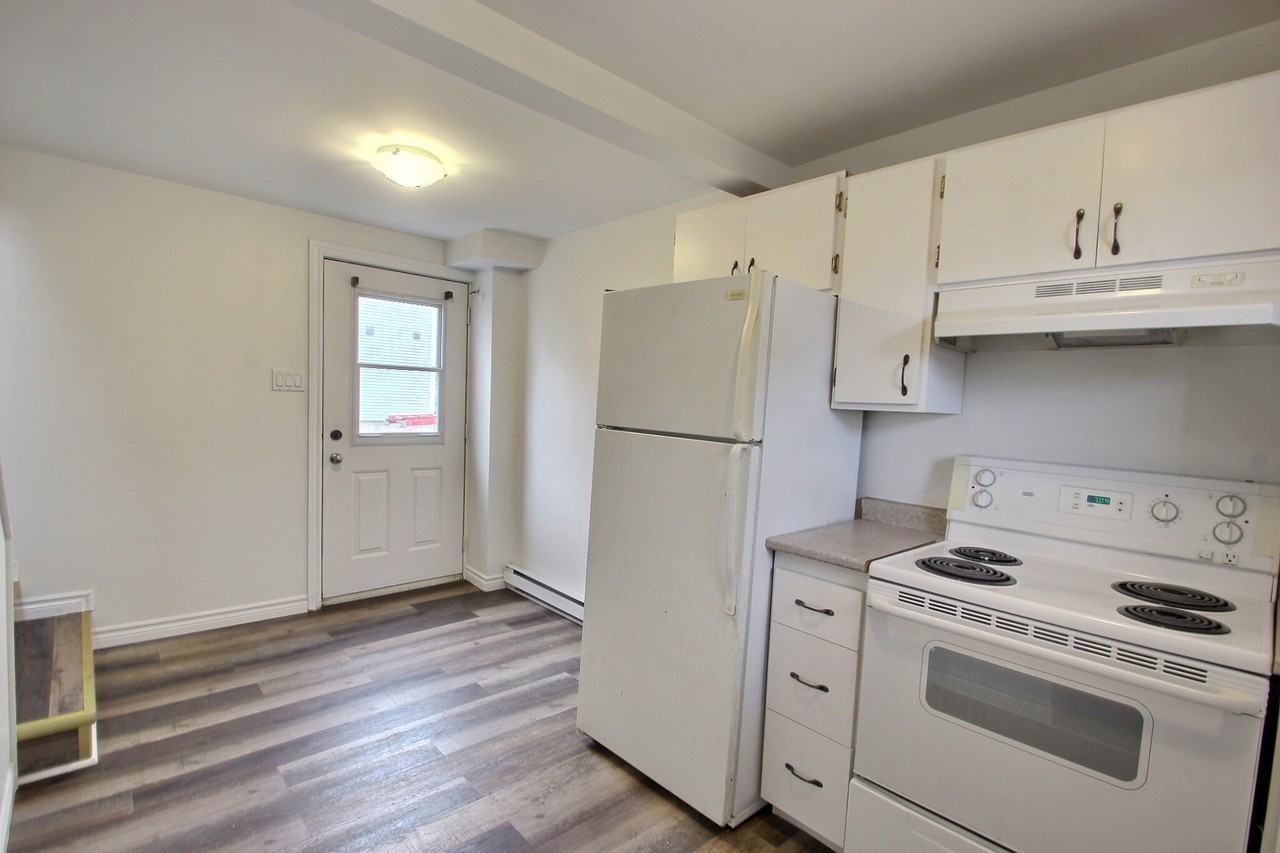 143 St George St #143 - Photo 2 of 7