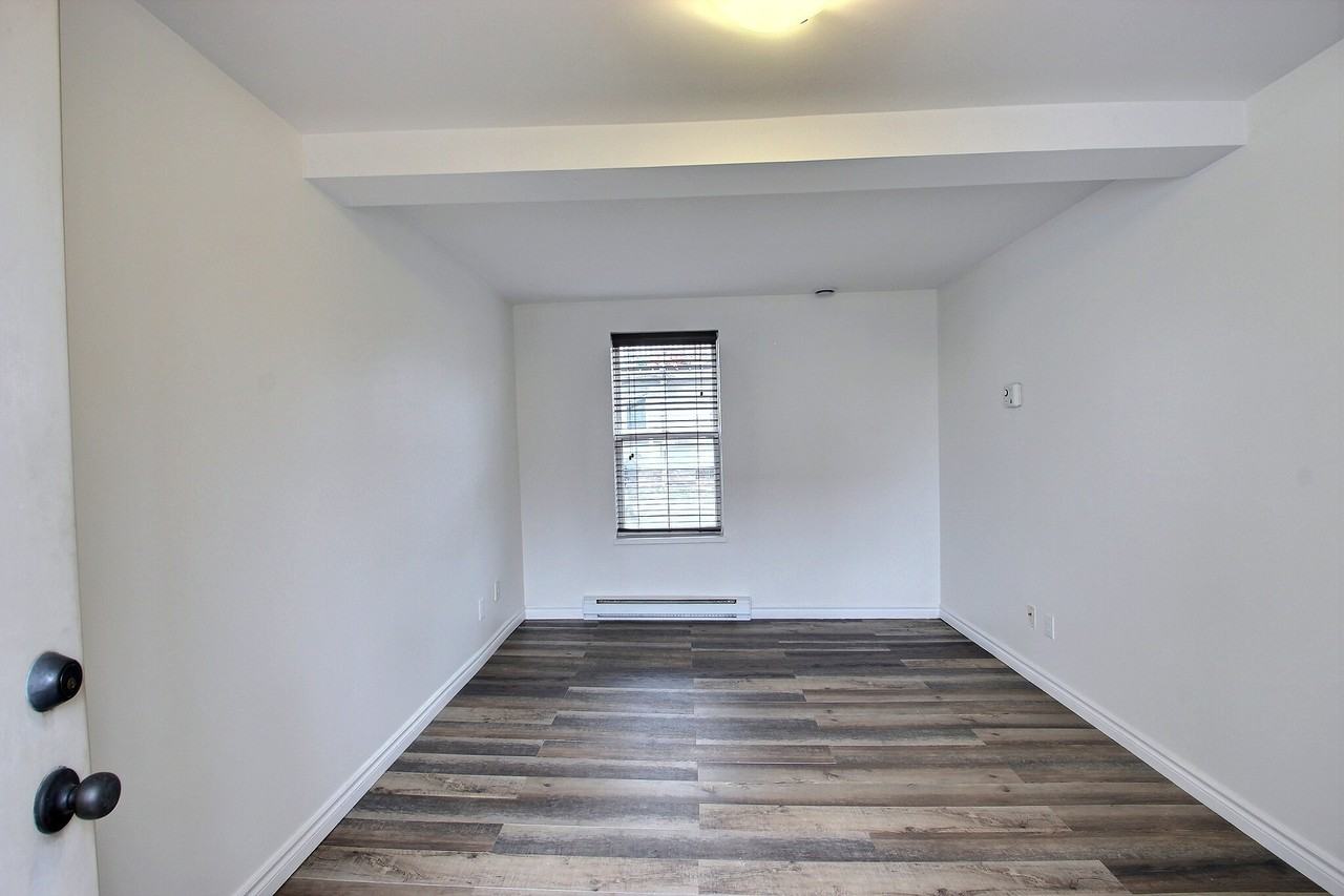 143 St George St #143 - Photo 3 of 7