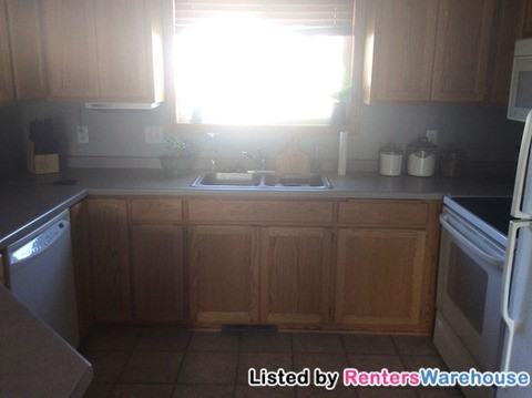 914 7th Ave NW - Photo 3 of 11