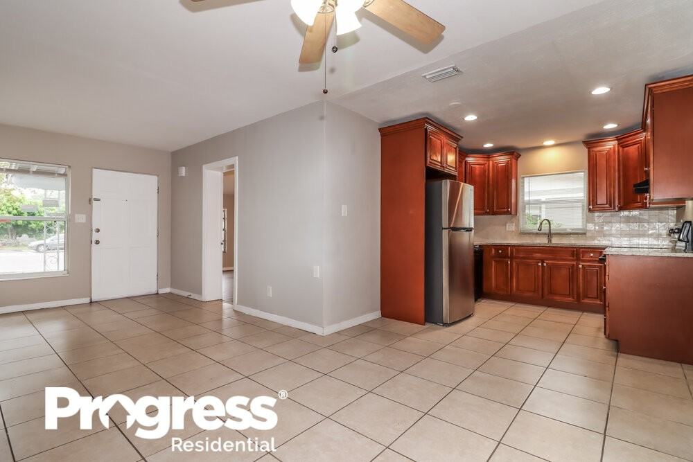 4800 54th Ave N - Photo 3 of 16