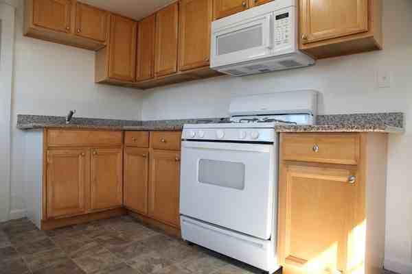 1925 88th Ave - Photo 3 of 11