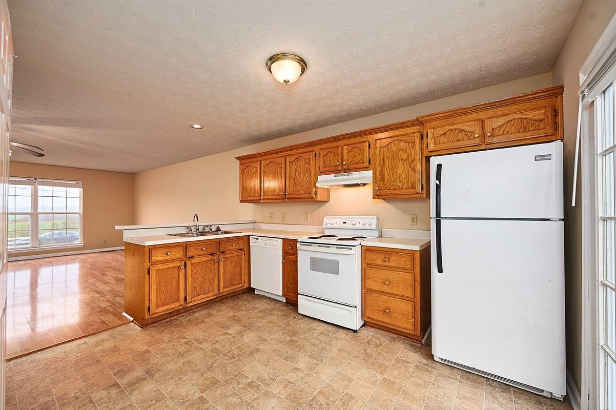 2334 S Main St - Photo 3 of 9