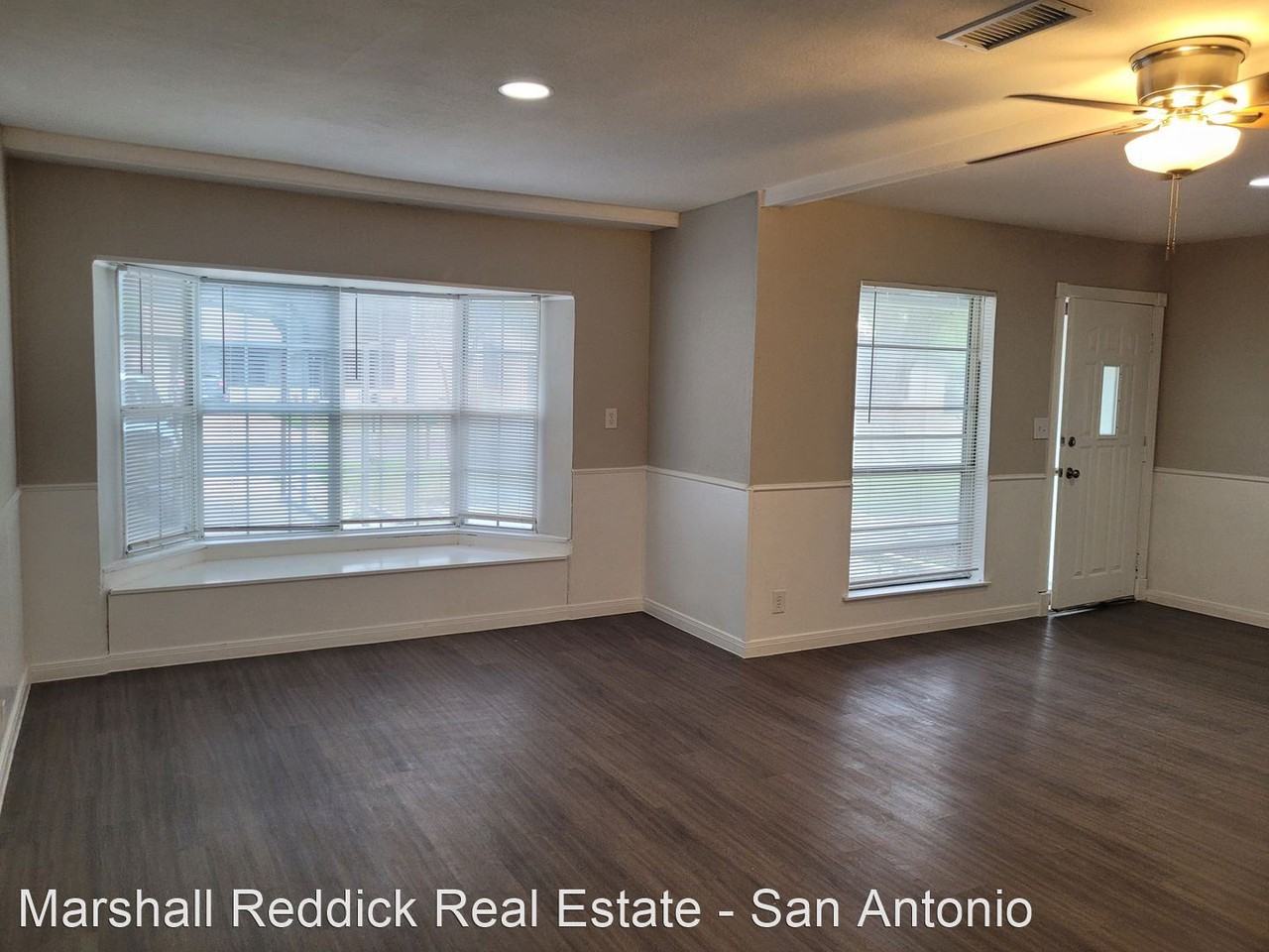 10806 Lazy Oaks Dr - Photo 2 of 18