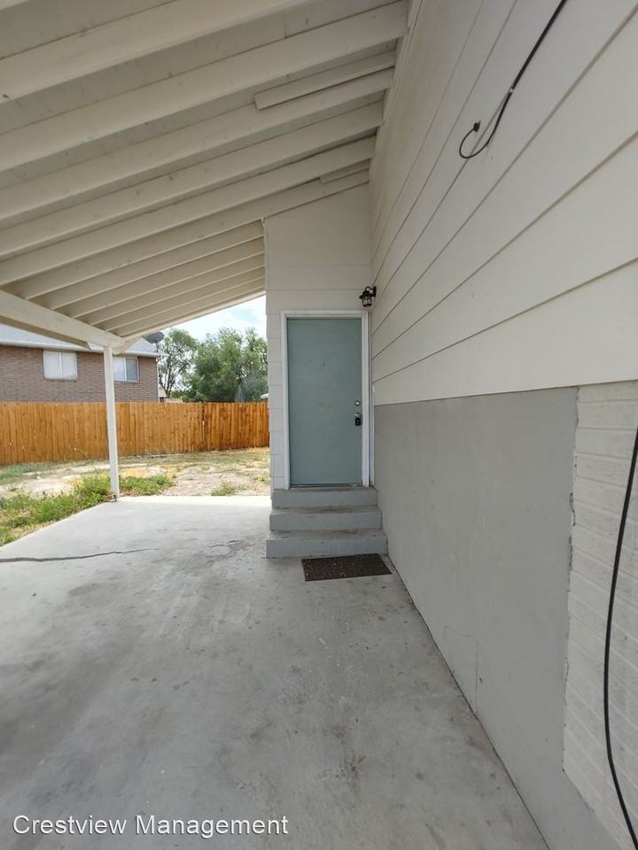 3311 W Valcrest Circle - Photo 2 of 17