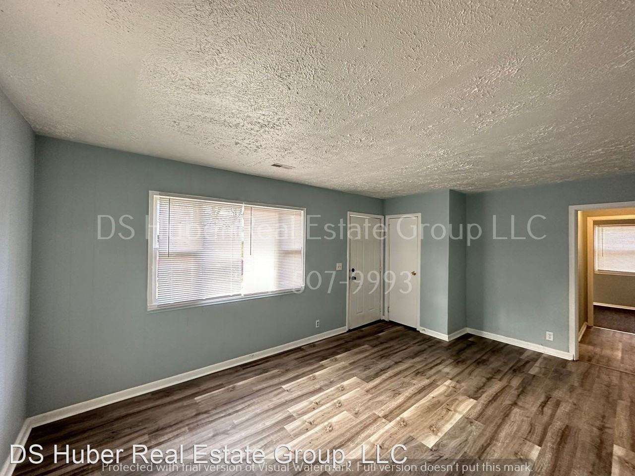 1318 Roselawn Ave - Photo 3 of 11