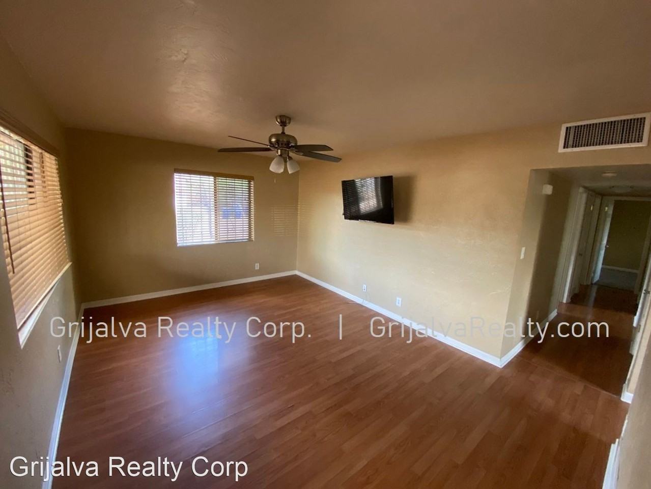 1546 E 8th St - Photo 2 of 15