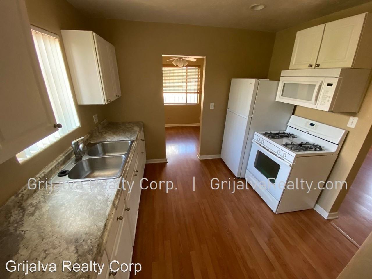 1546 E 8th St - Photo 3 of 15
