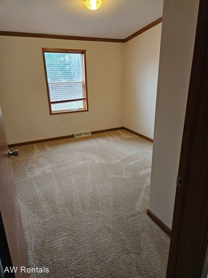 6559 Industrial Rd - Photo 3 of 8