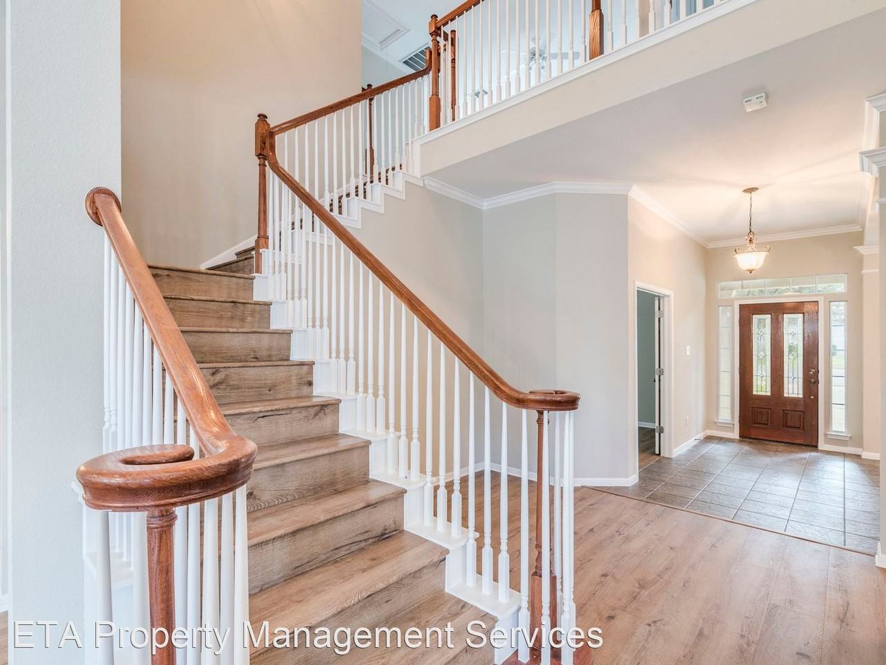 112 Westbury Ln - Photo 3 of 34