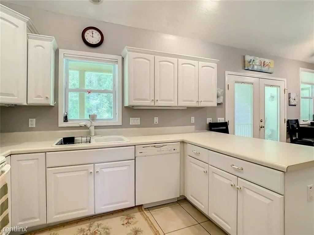 10980 Nw 110th St - Photo 2 of 6