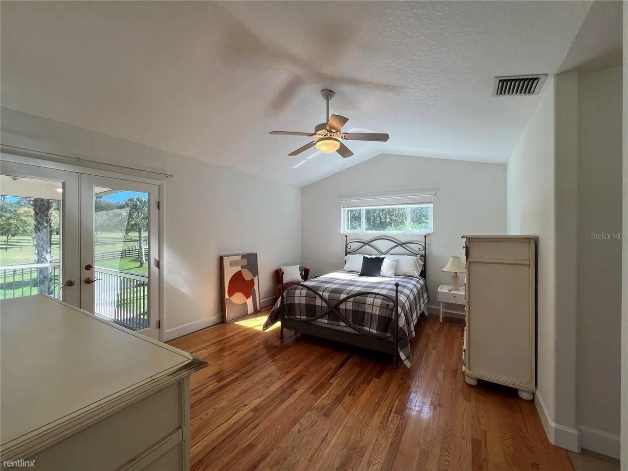 10980 Nw 110th St - Photo 3 of 6