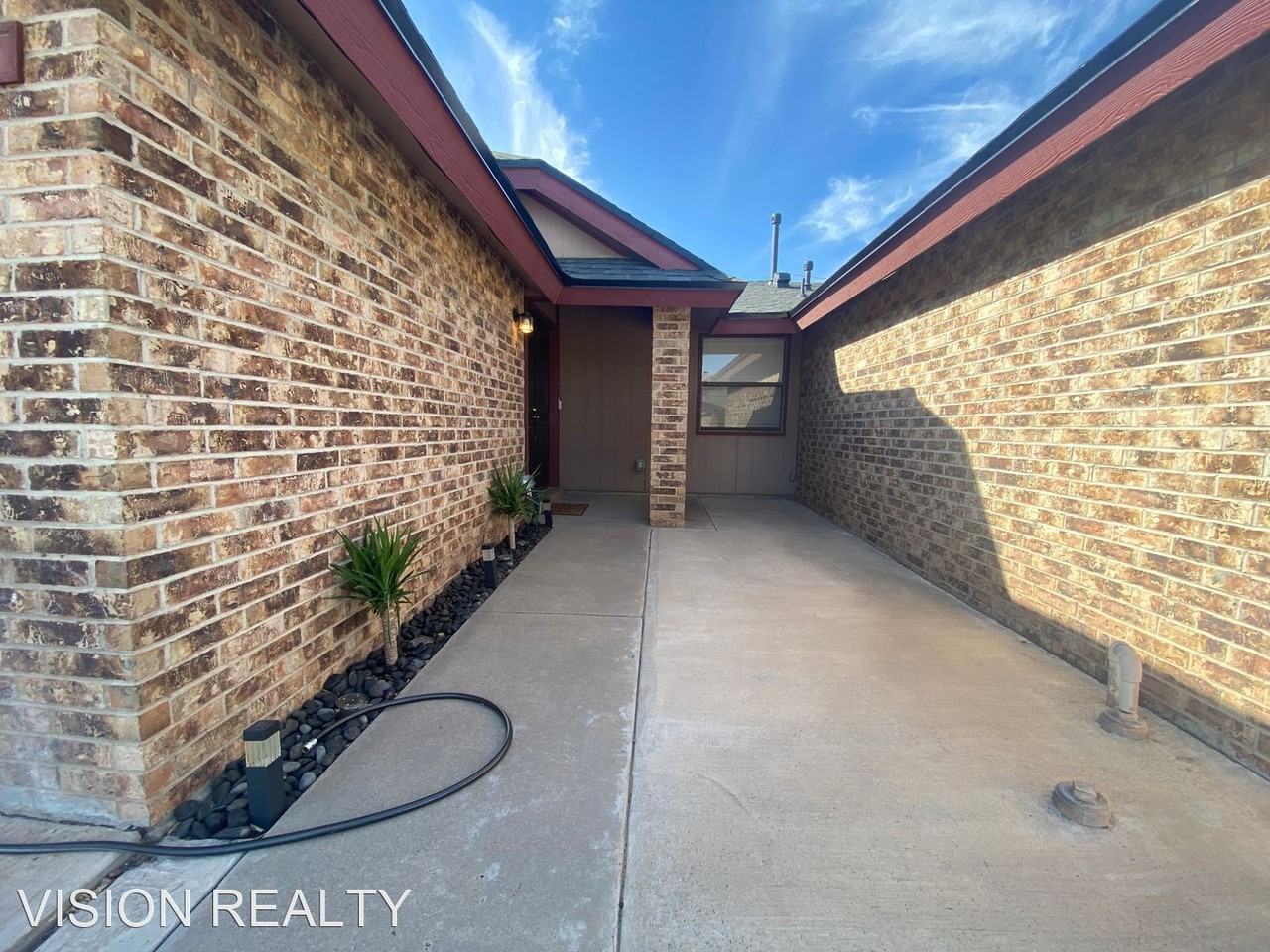 621 Hempstead Dr - Photo 3 of 42