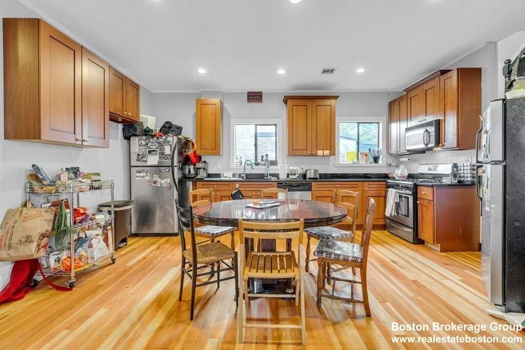 180 Saint Alphonsus St #3 - Photo 3 of 40