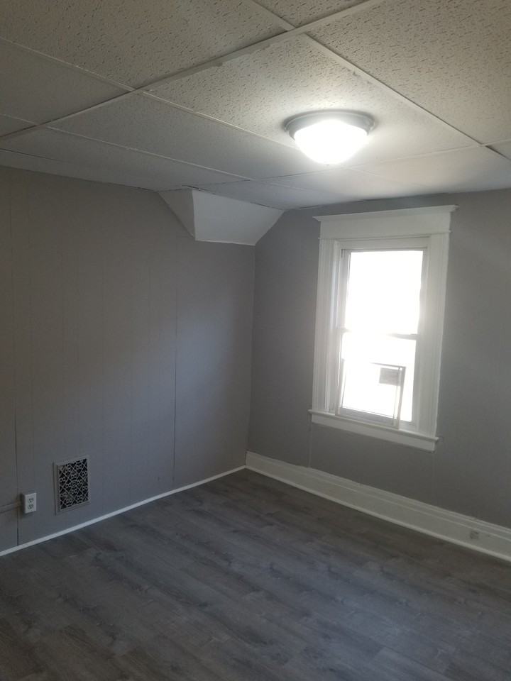 154 Ellison St - Photo 3 of 20