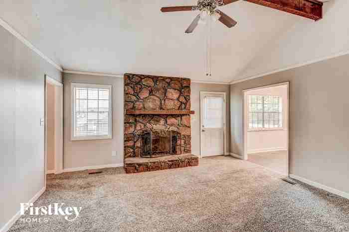 1733 Tahiti Ln - Photo 3 of 16