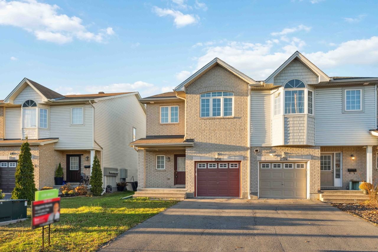 206 Macoun Circle, Ottawa, ON K1T 0H9 3 Bedroom Apartment for 2,600