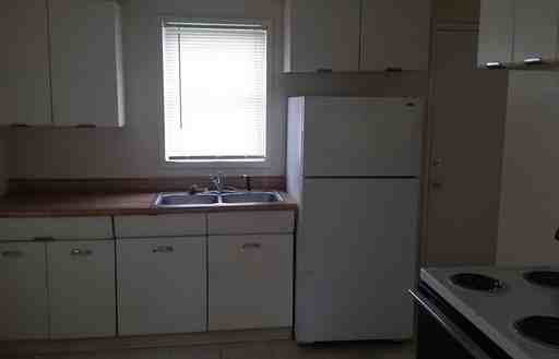 9535 Charlotte St - Photo 2 of 3
