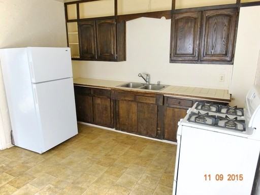 2119 32nd St - Photo 3 of 7