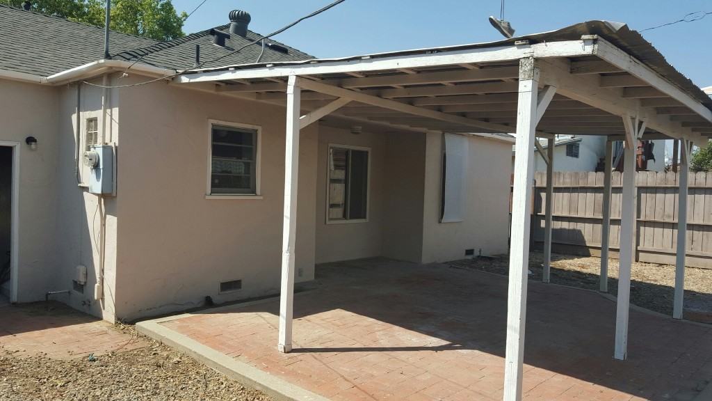 246 Oxford Ave - Photo 3 of 5