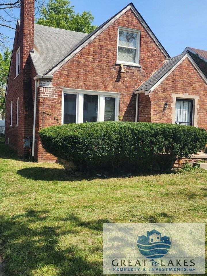 15366 Stout St - Photo 3 of 16