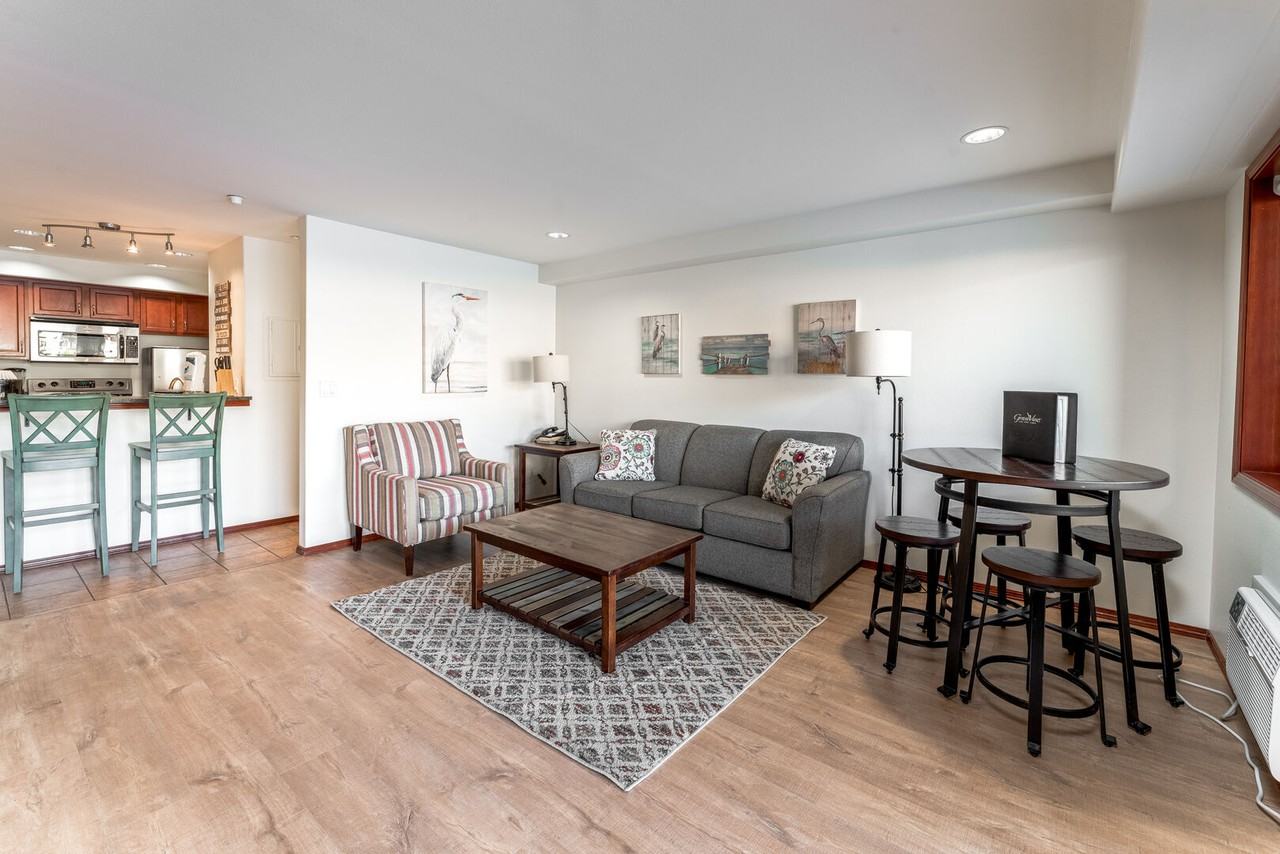 322 W Woodin Ave #1 - Photo 4 of 18