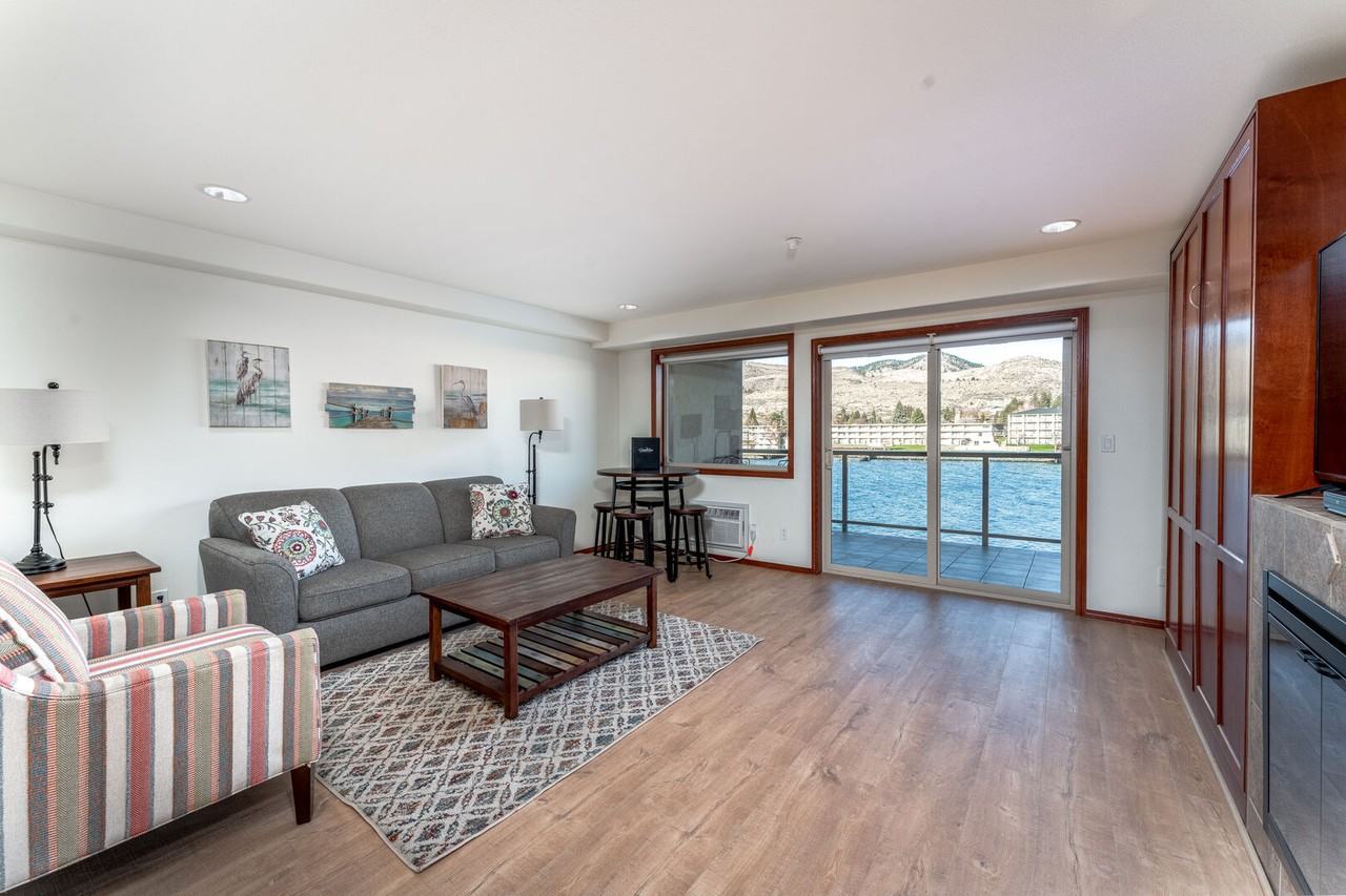 322 W Woodin Ave #1 - Photo 5 of 18