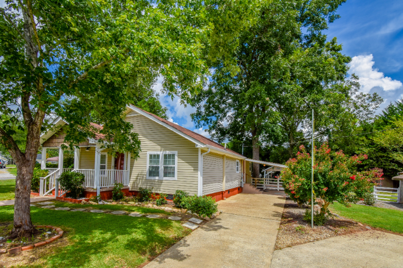 109 11th Avenue South - Photo 5 of 47