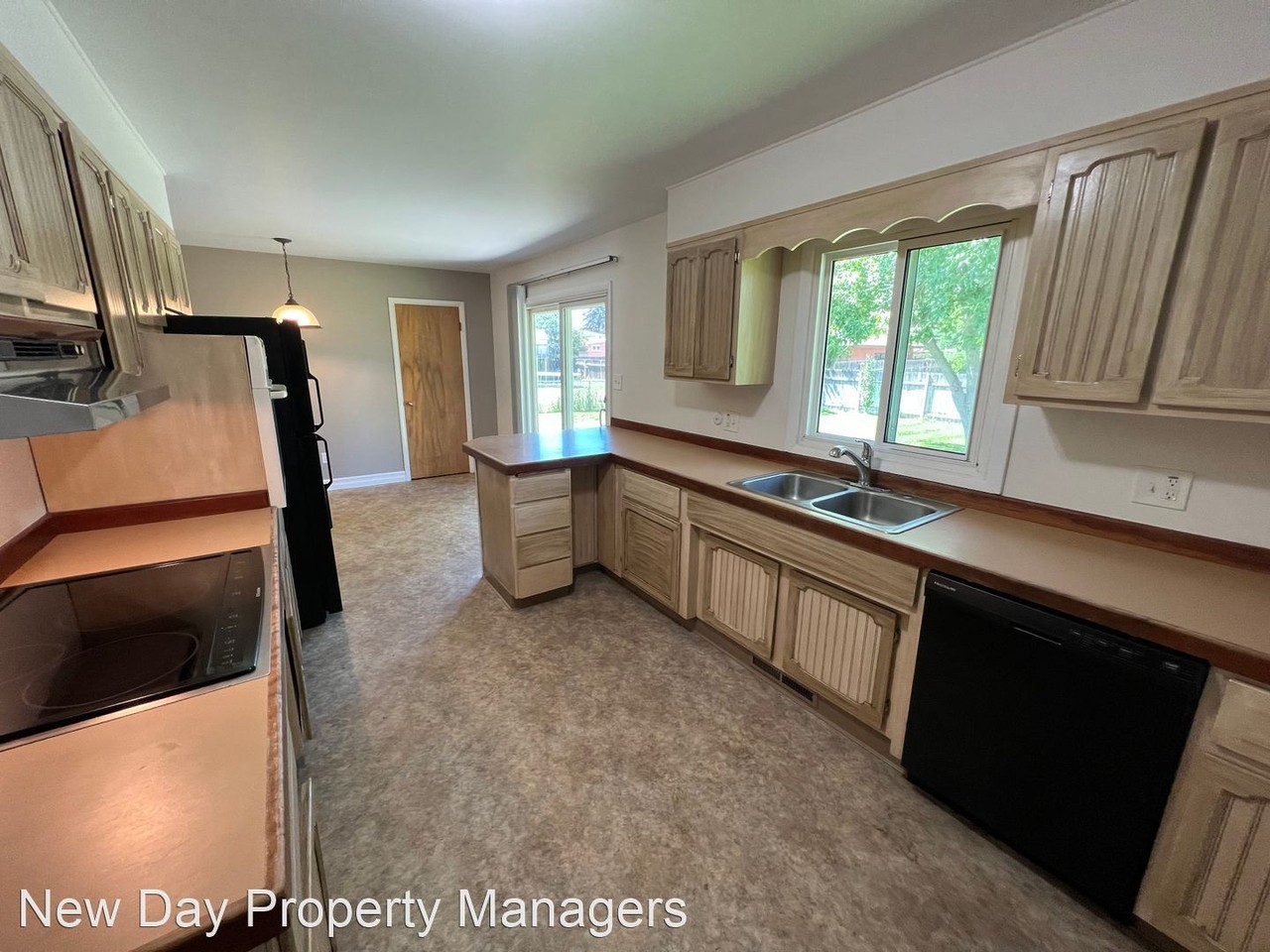1001 Durango Dr - Photo 3 of 19