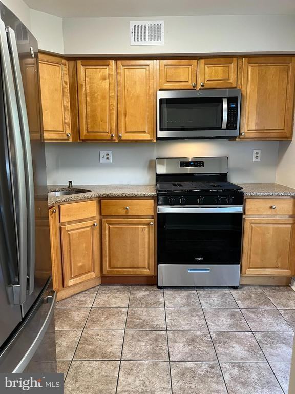 505 Hopkins Ct - Photo 2 of 20