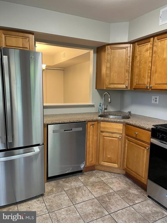 505 Hopkins Ct - Photo 3 of 20