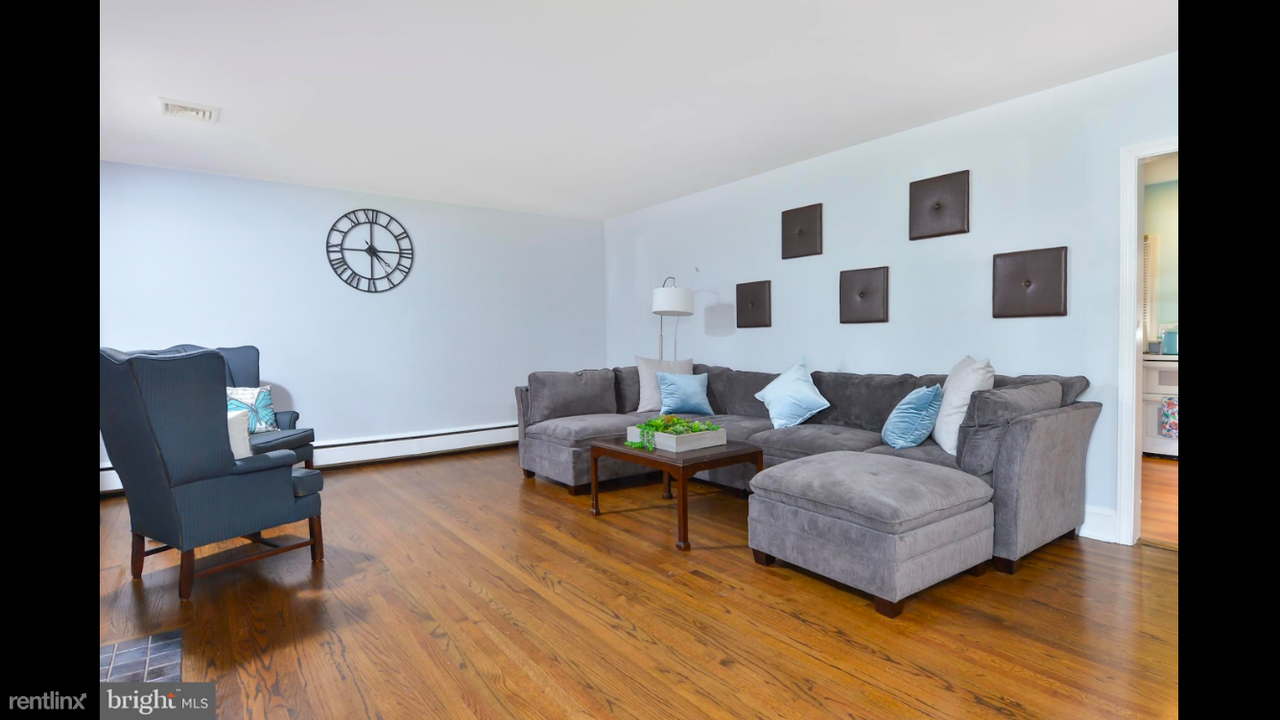 202 Friendship Rd - Photo 2 of 14