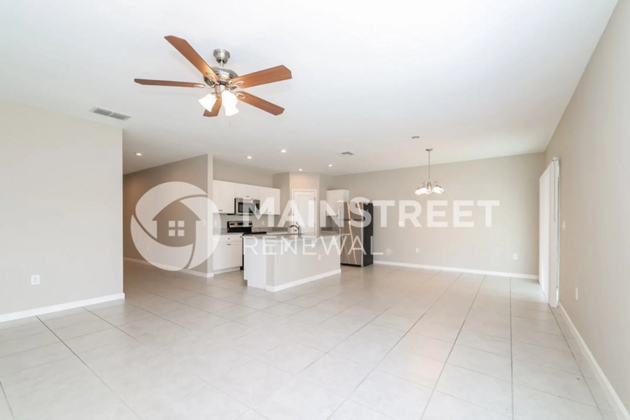 525 Lucerne Blvd - Photo 3 of 14