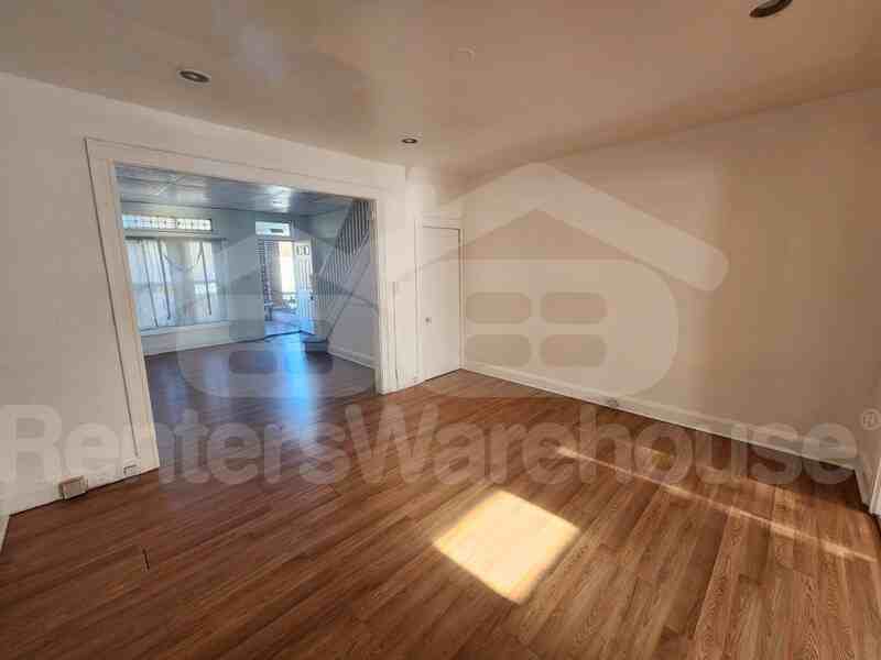 2765 Chesterfield Ave - Photo 3 of 9