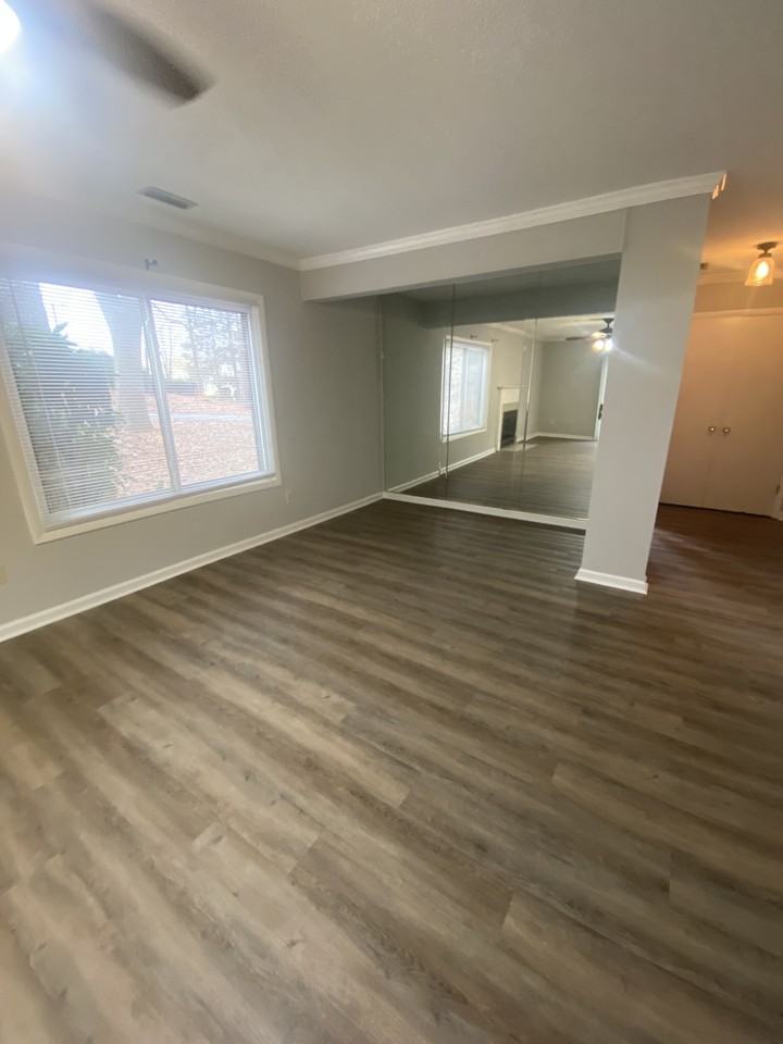 331 Lamplighter Cir - Photo 3 of 10
