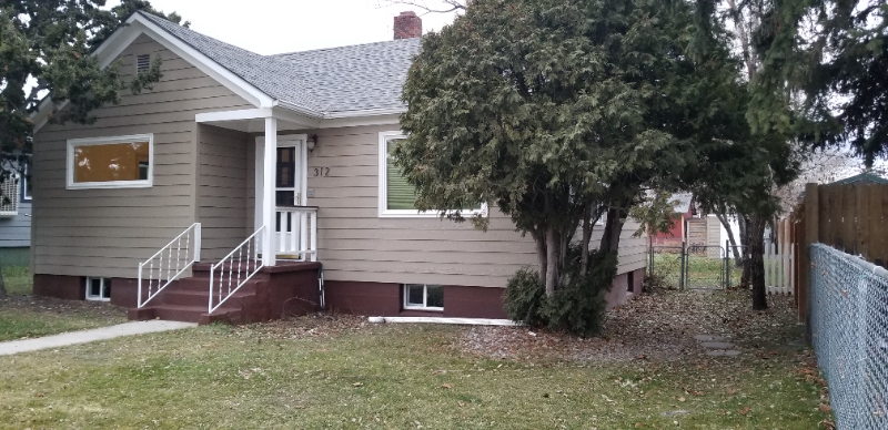 312 N Oak St - Photo 3 of 33