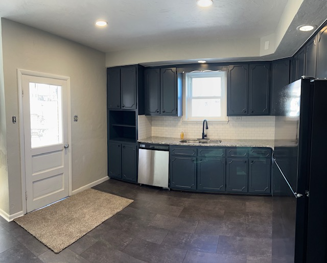 300 Wise Ave - Photo 2 of 12